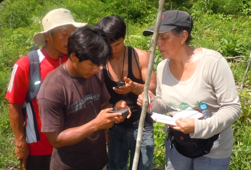 Yully Rojas doing training Bora men to use GPS. Photo by Campbell Plowden/Center for Amazon Community Ecology